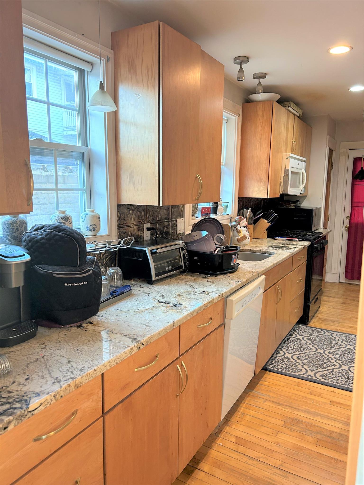 2.5 bed, 1 bath apartment for rent at 8 Valley St Unit 8, Medford — photo 9 of 16
