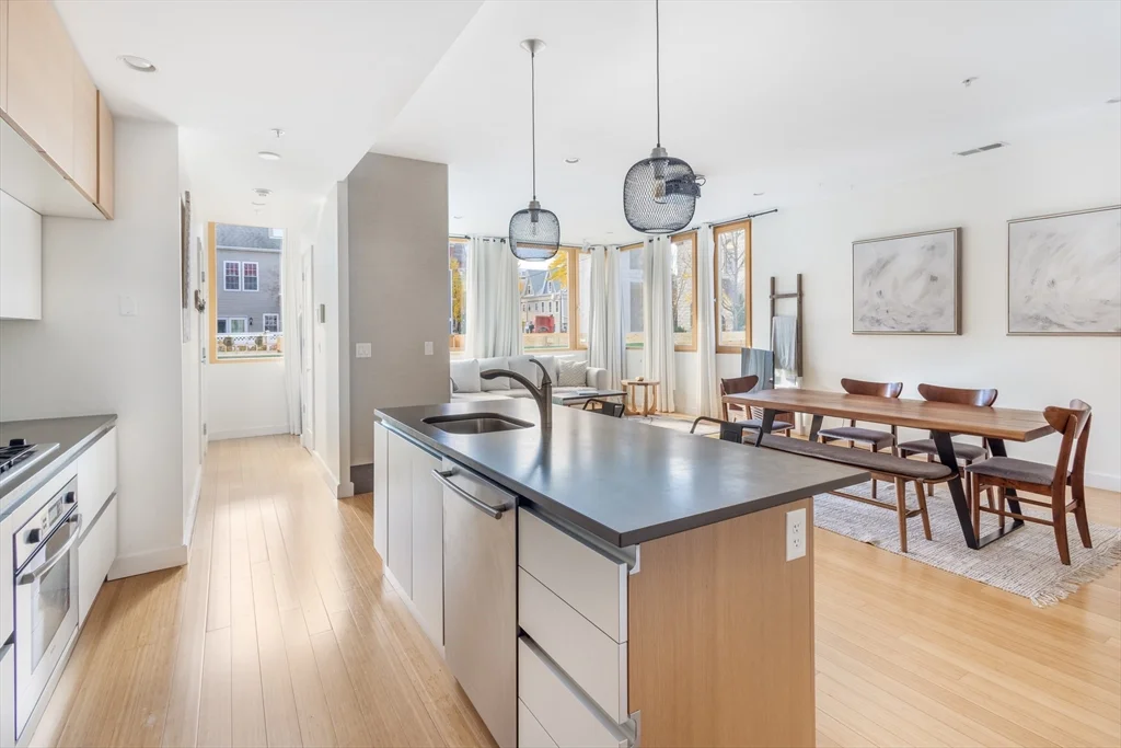 210 Bolton St, South Boston