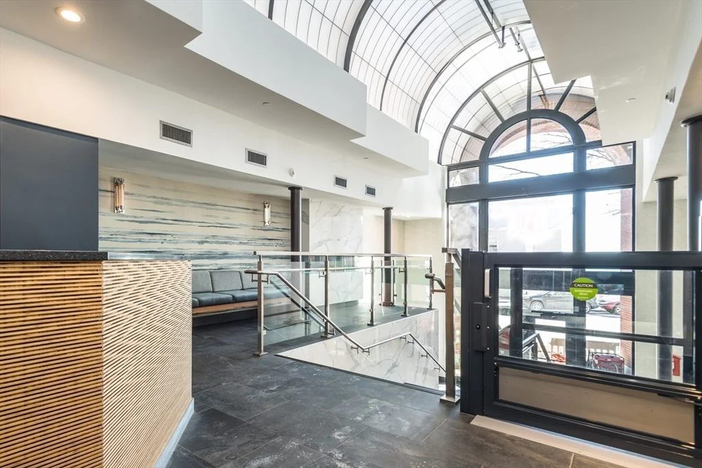 300 Commercial St, Waterfront