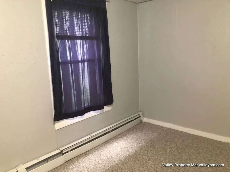 697 Main St, Amherst