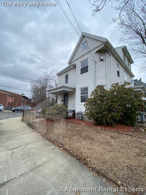 87 Marshall St, Tufts