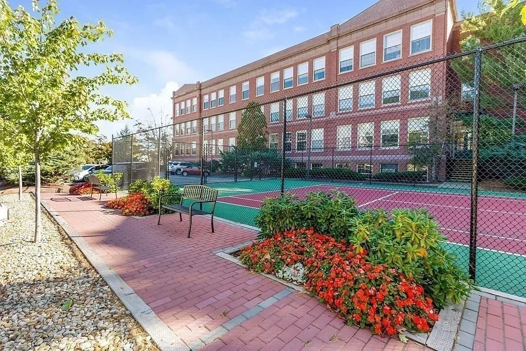 48 Forest St, Medford