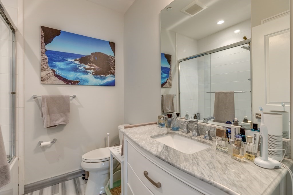 141 W 6th St, South Boston