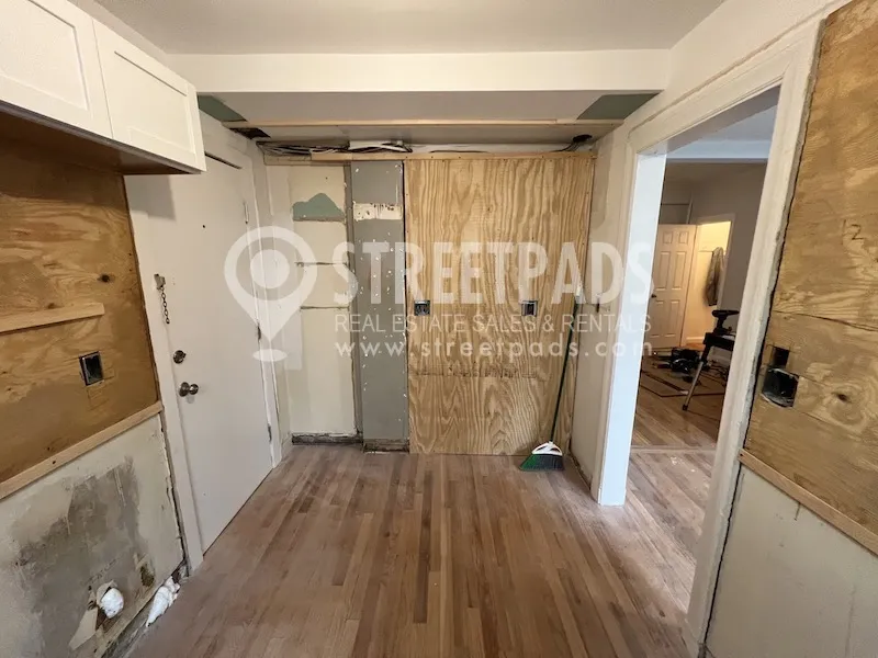 1157 Beacon St, Longwood