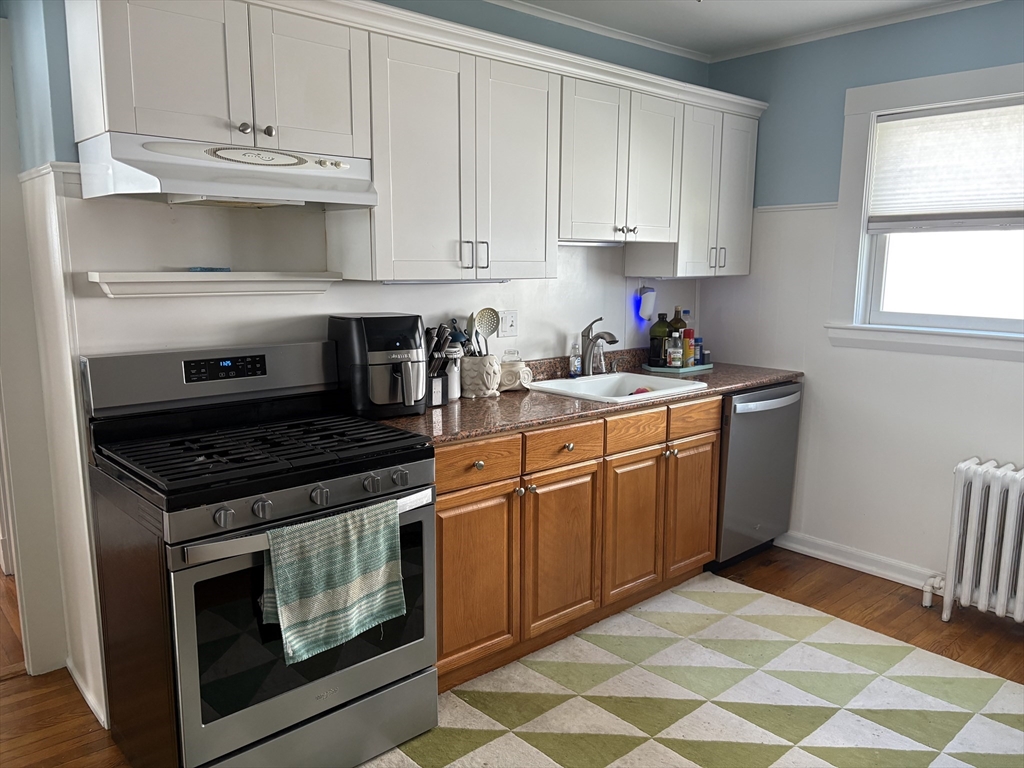 27 Knoll St, Roslindale