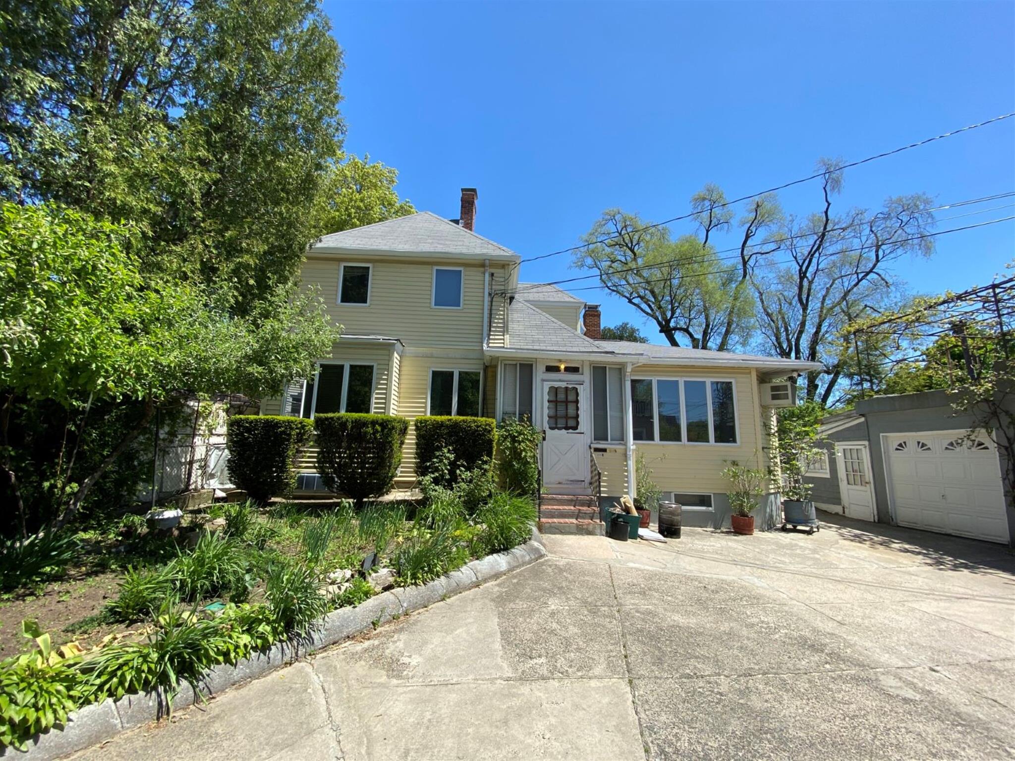 4 bed, 2 bath apartment for rent at 213 Holland St Unit 2, Davis Square — photo 16 of 17