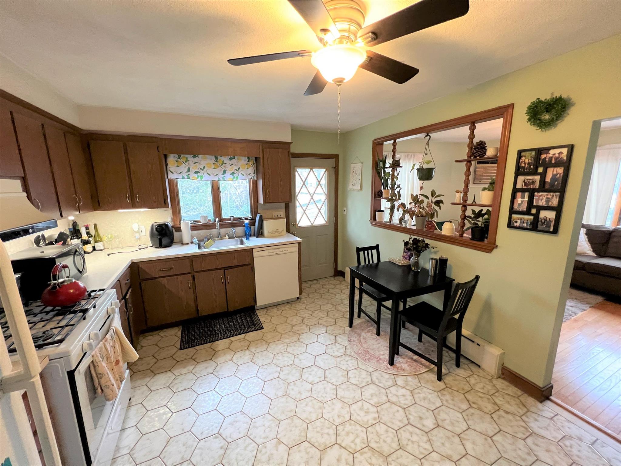 4 bed, 2 bath apartment for rent at 213 Holland St Unit 2, Davis Square — photo 4 of 17