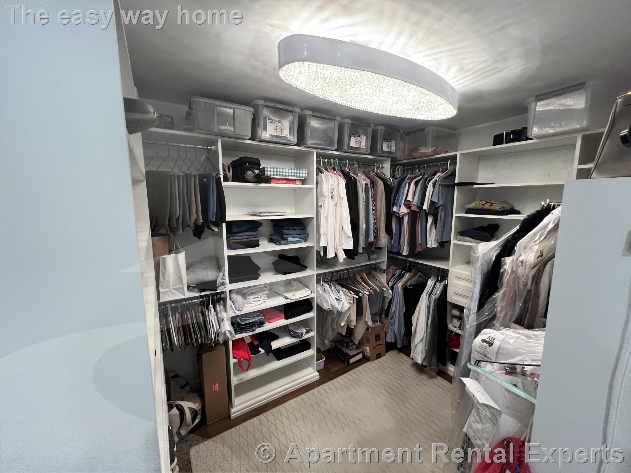 85 East India Row, Downtown