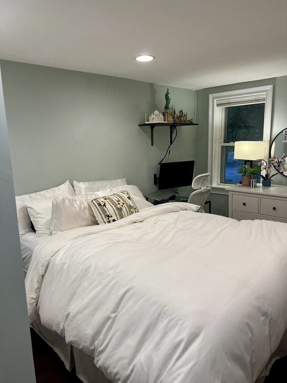 209 W 3rd St, South Boston