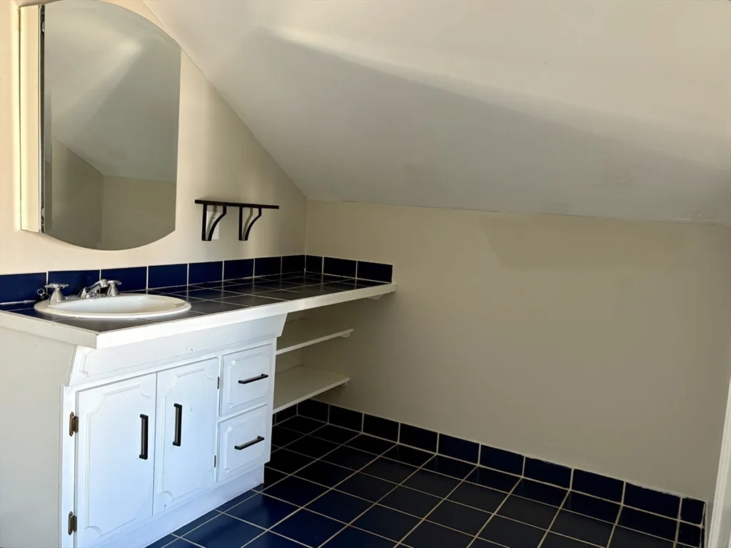 85 Regatta Rd, North Weymouth