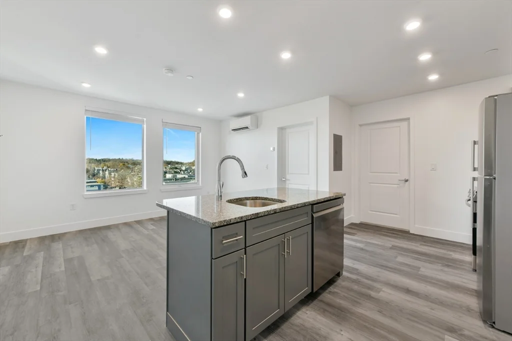 585 Essex St, Lynn