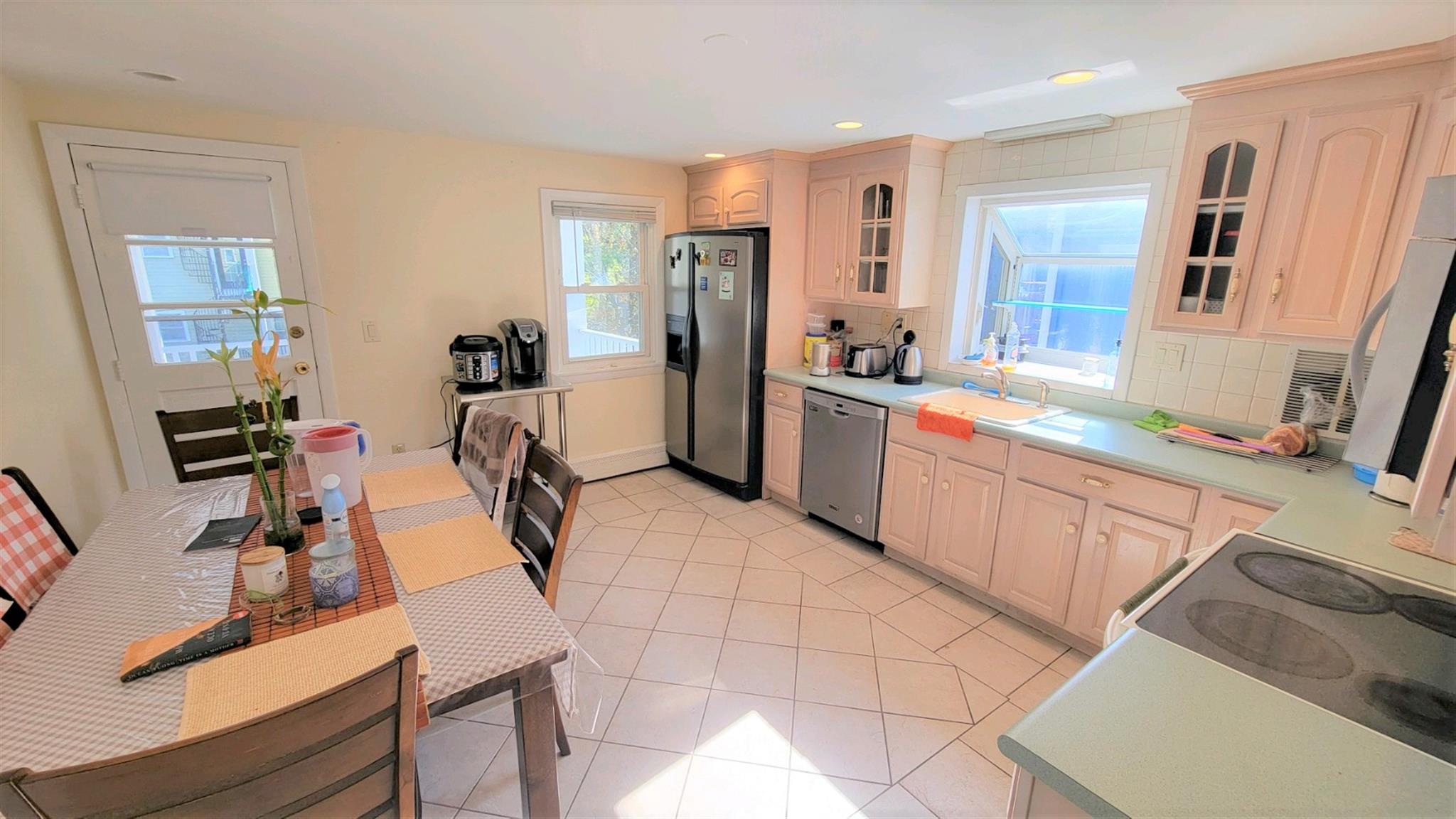 2.5 bed, 1 bath apartment for rent at 51 Saville St Unit 2, Huron Village