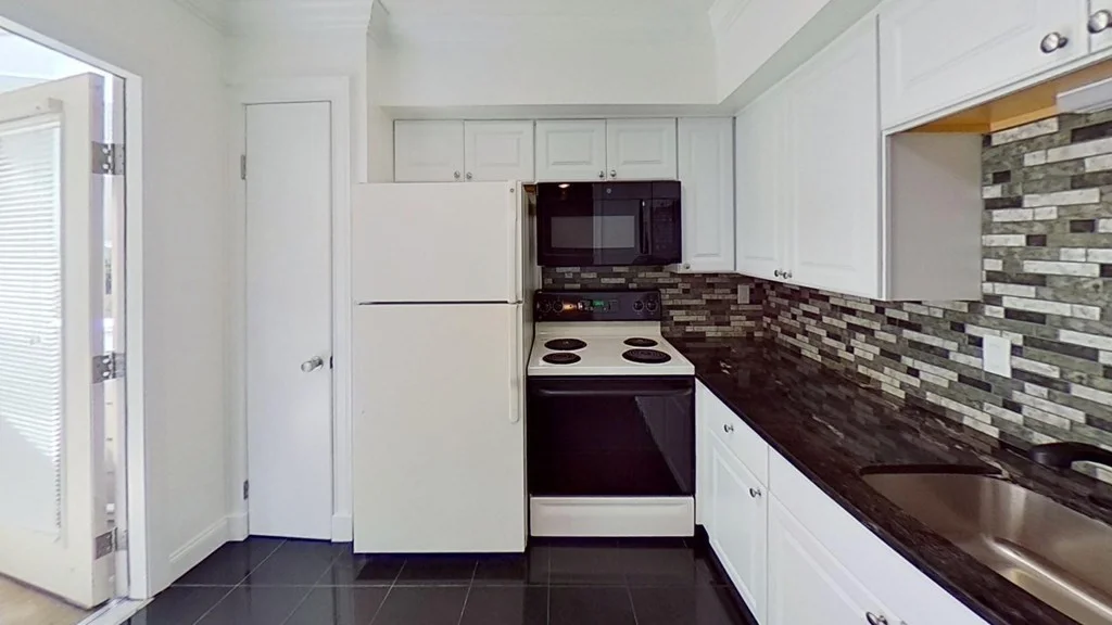 26 Beacon, Burlington