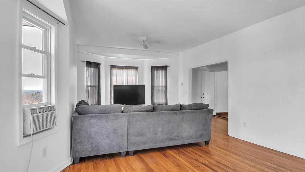 1442 Main St, Worcester