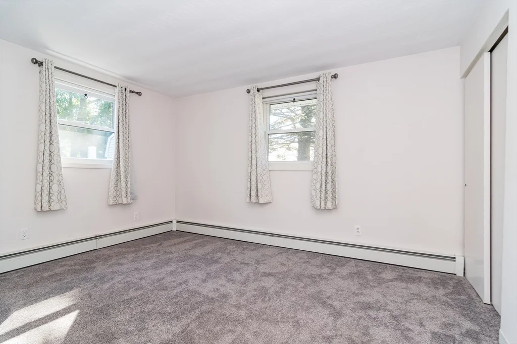 14 Rosslare Rd, Framingham