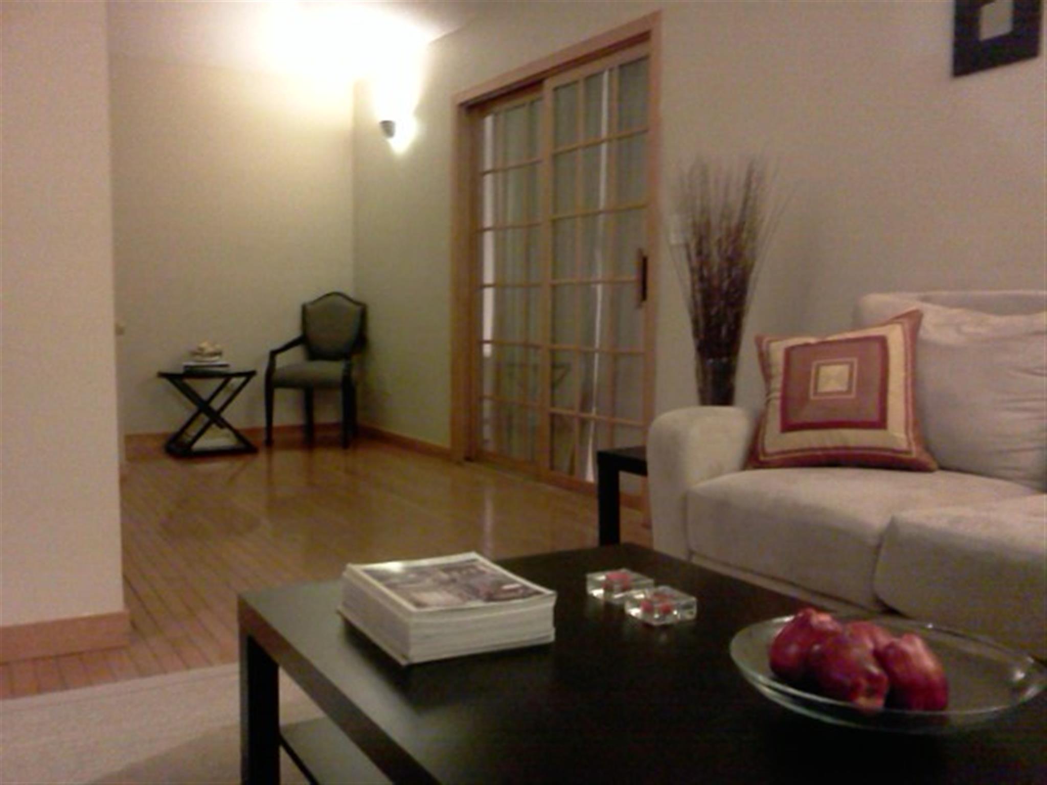 4 bed, 1 bath apartment for rent at 63 Thomas St Unit 1, Tufts University — photo 1 of 16