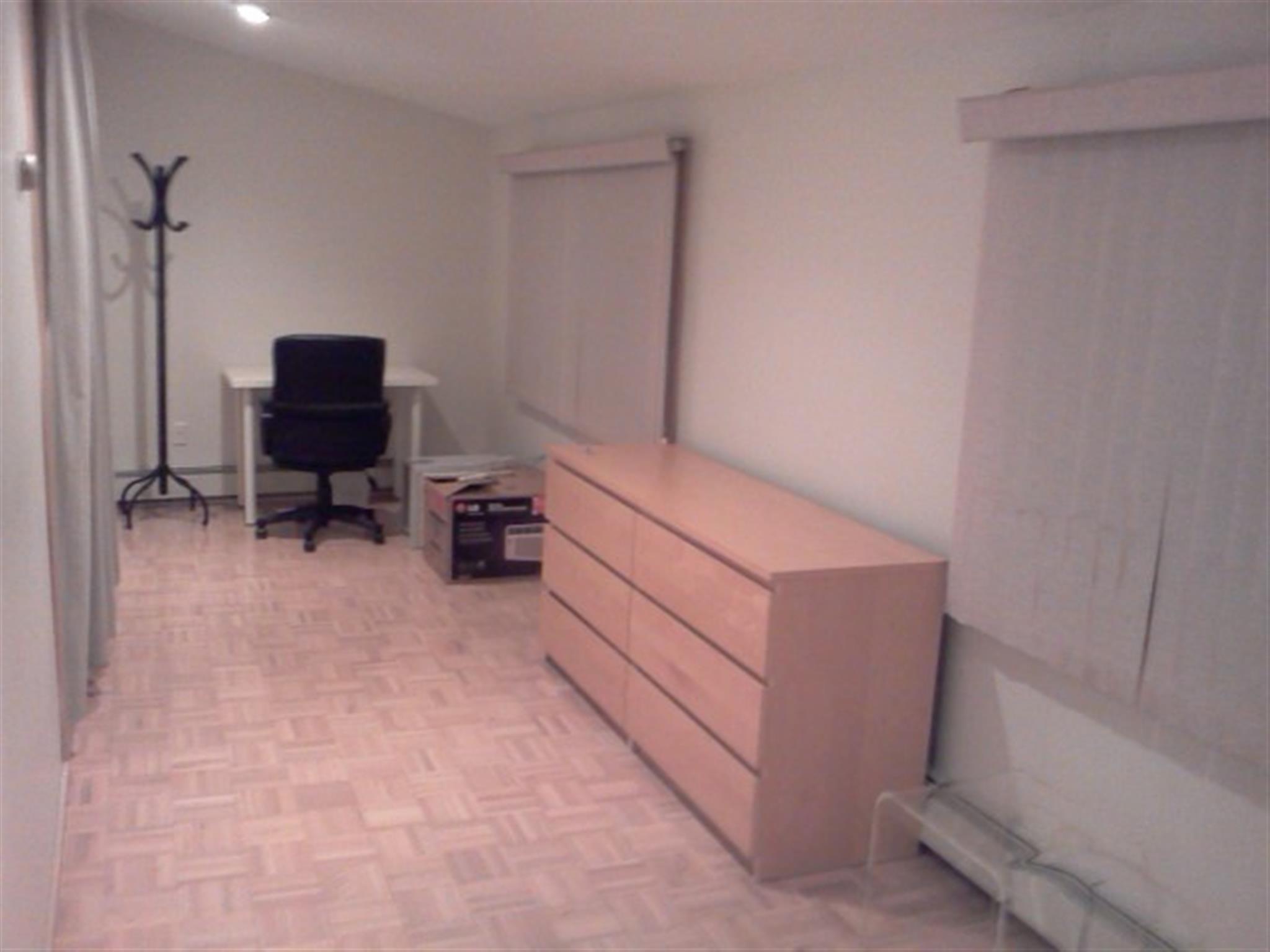 4 bed, 1 bath apartment for rent at 63 Thomas St Unit 1, Tufts University — photo 2 of 16