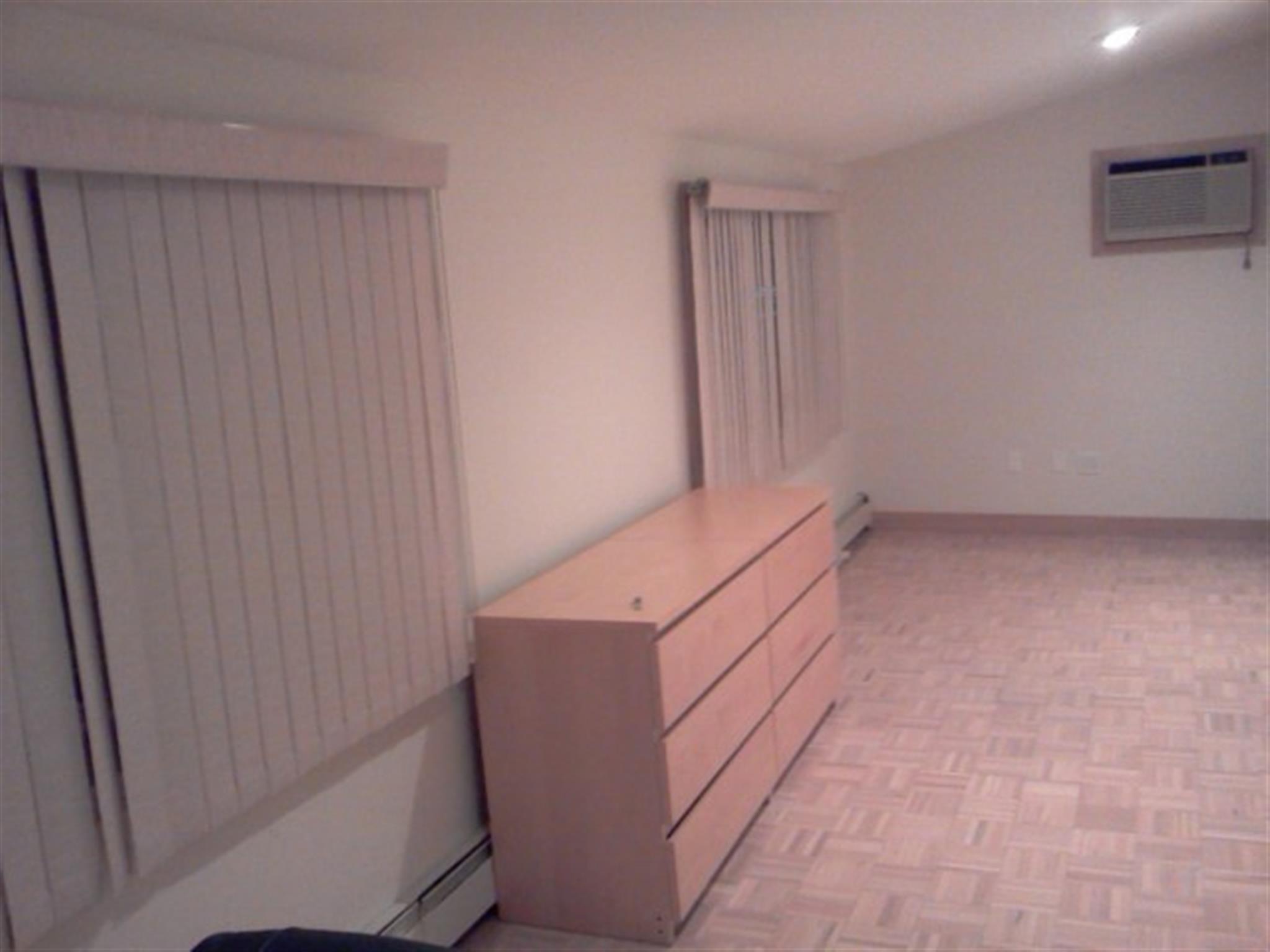 4 bed, 1 bath apartment for rent at 63 Thomas St Unit 1, Tufts University — photo 3 of 16