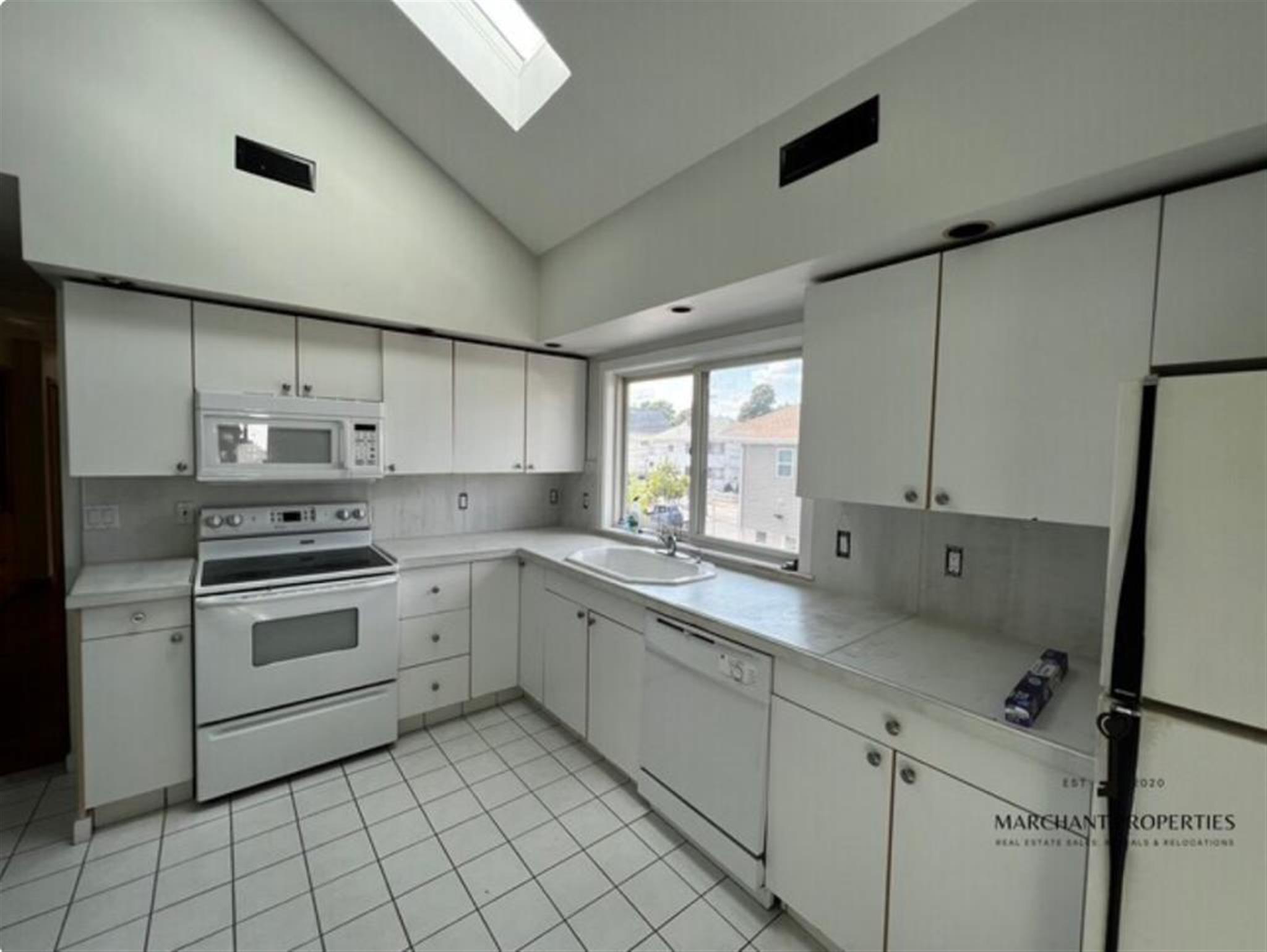4 bed, 1 bath apartment for rent at 63 Thomas St Unit 1, Tufts University — photo 10 of 16