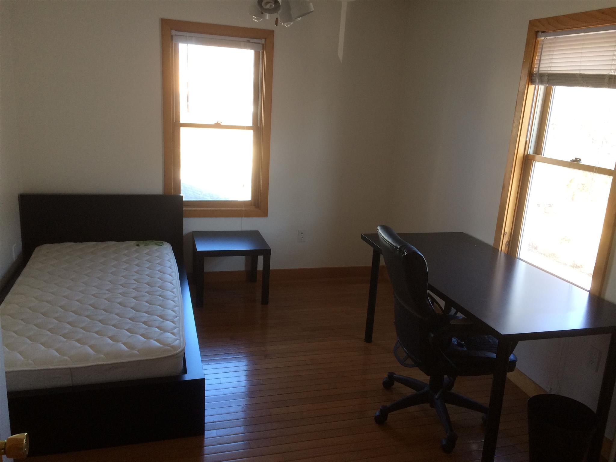 4 bed, 1 bath apartment for rent at 63 Thomas St Unit 1, Tufts University — photo 15 of 16