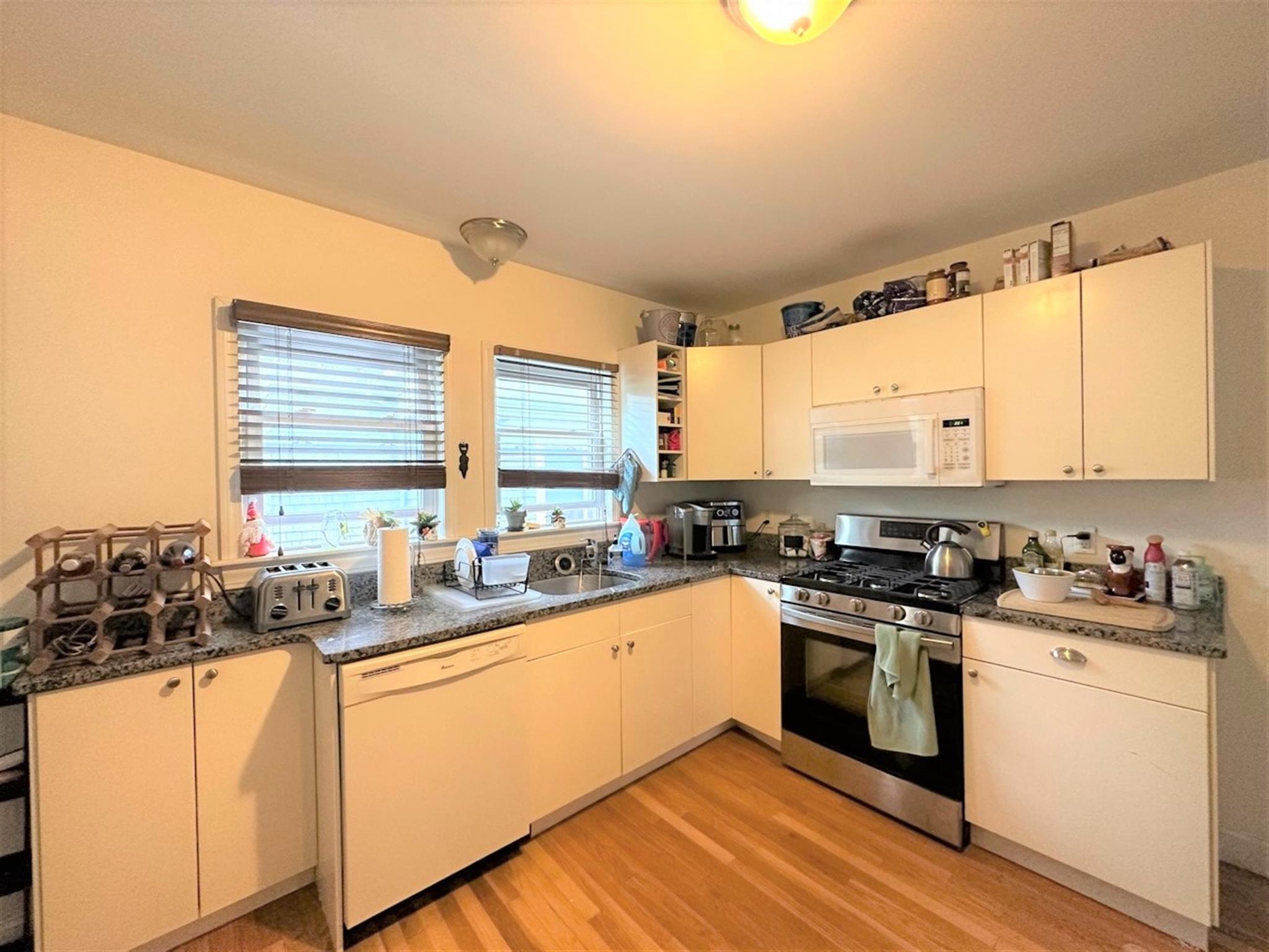2.5 bed, 1 bath apartment for rent at 10-12 Wheeler St Unit 2, East Somerville — photo 6 of 14
