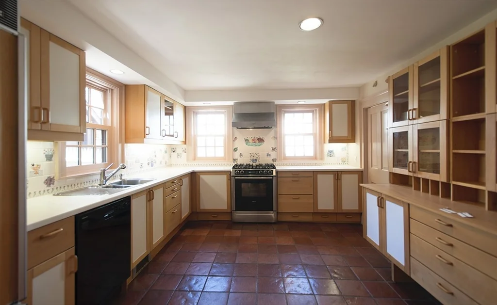 153 Watson Rd, Belmont
