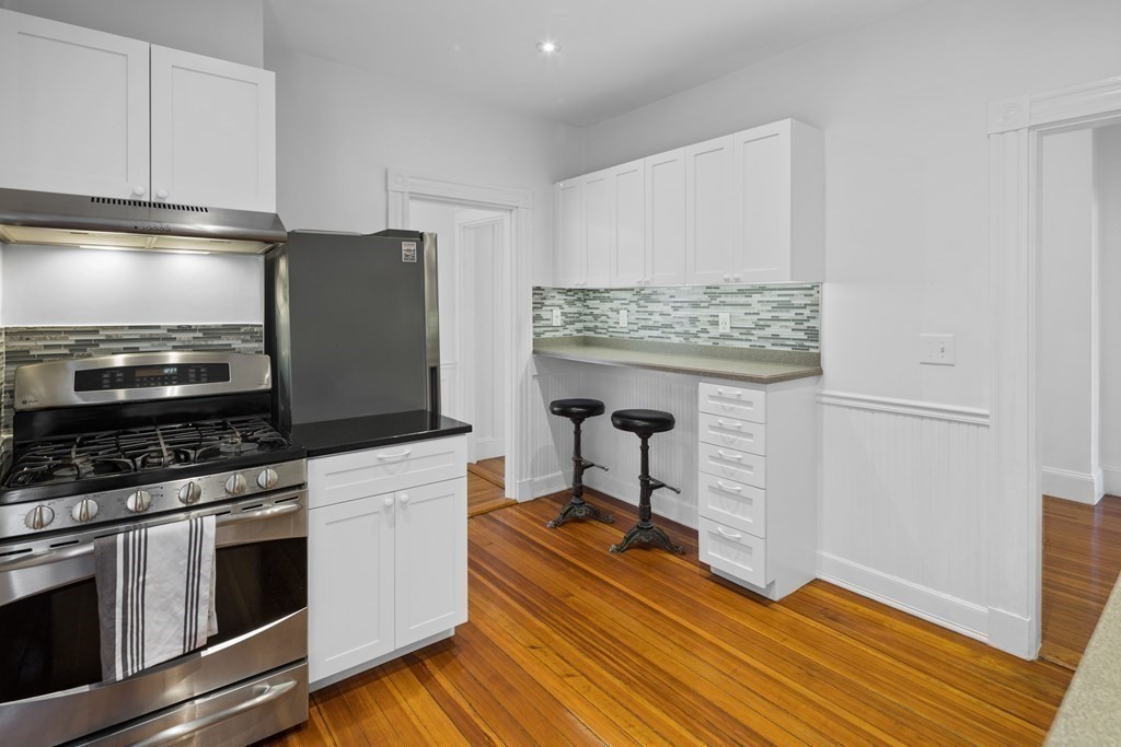 15 Grovenor Rd, Jamaica Plain