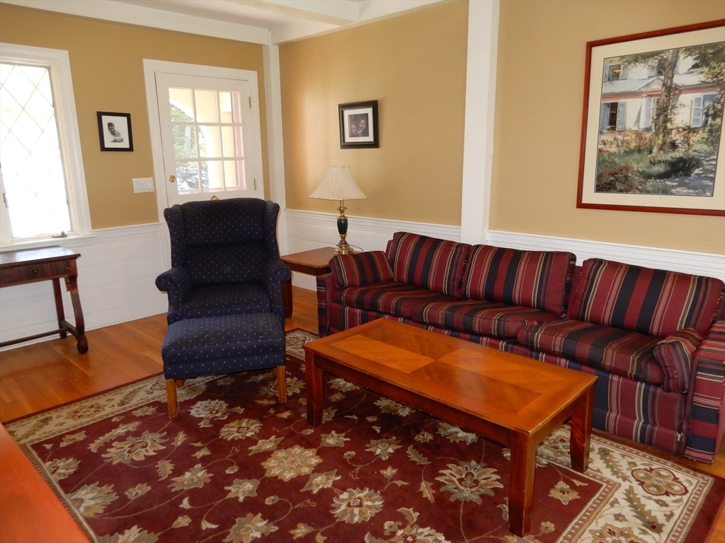 9 Fleetwood Dr, Norfolk