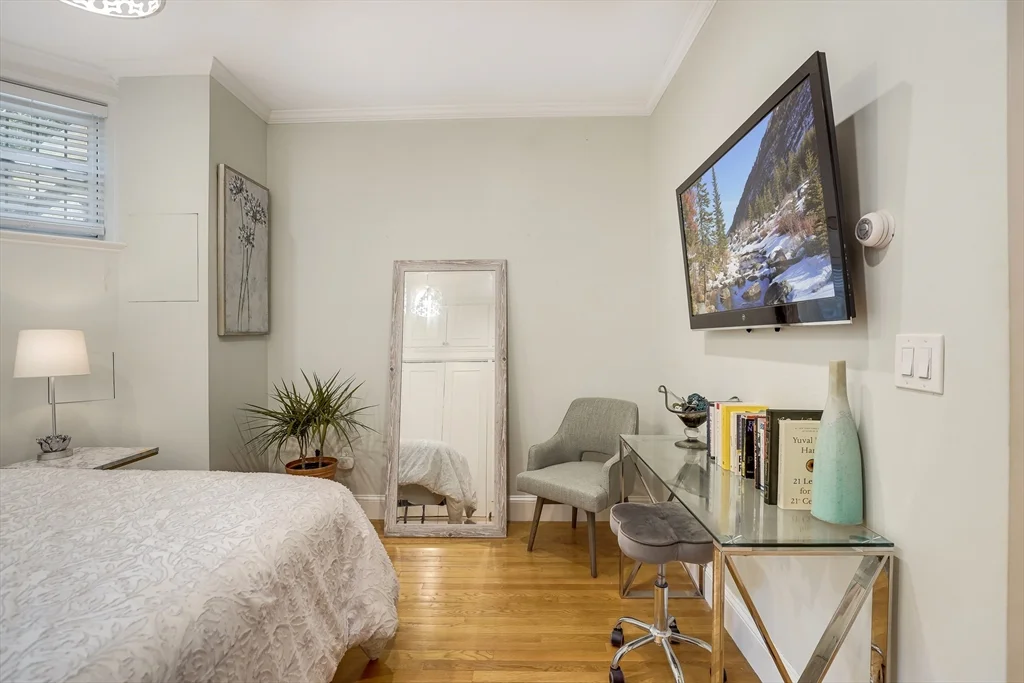 381 Marlborough St, Back Bay