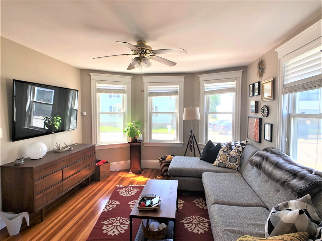 13 Benefit St, Waltham