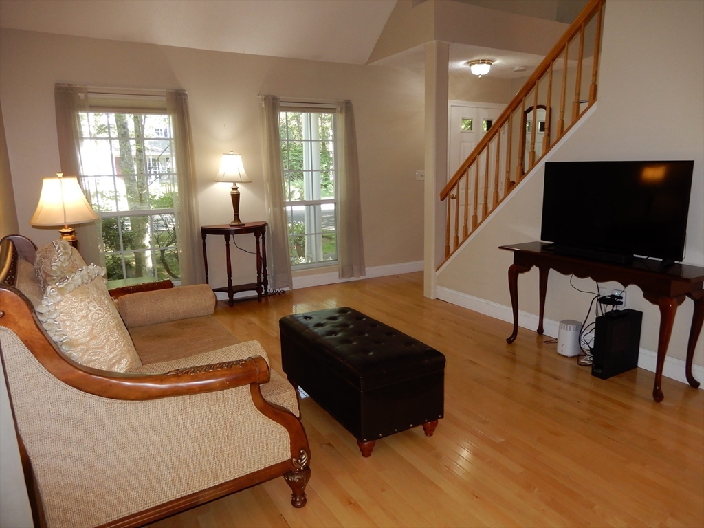 5 Bradshaw Ln, Foxboro