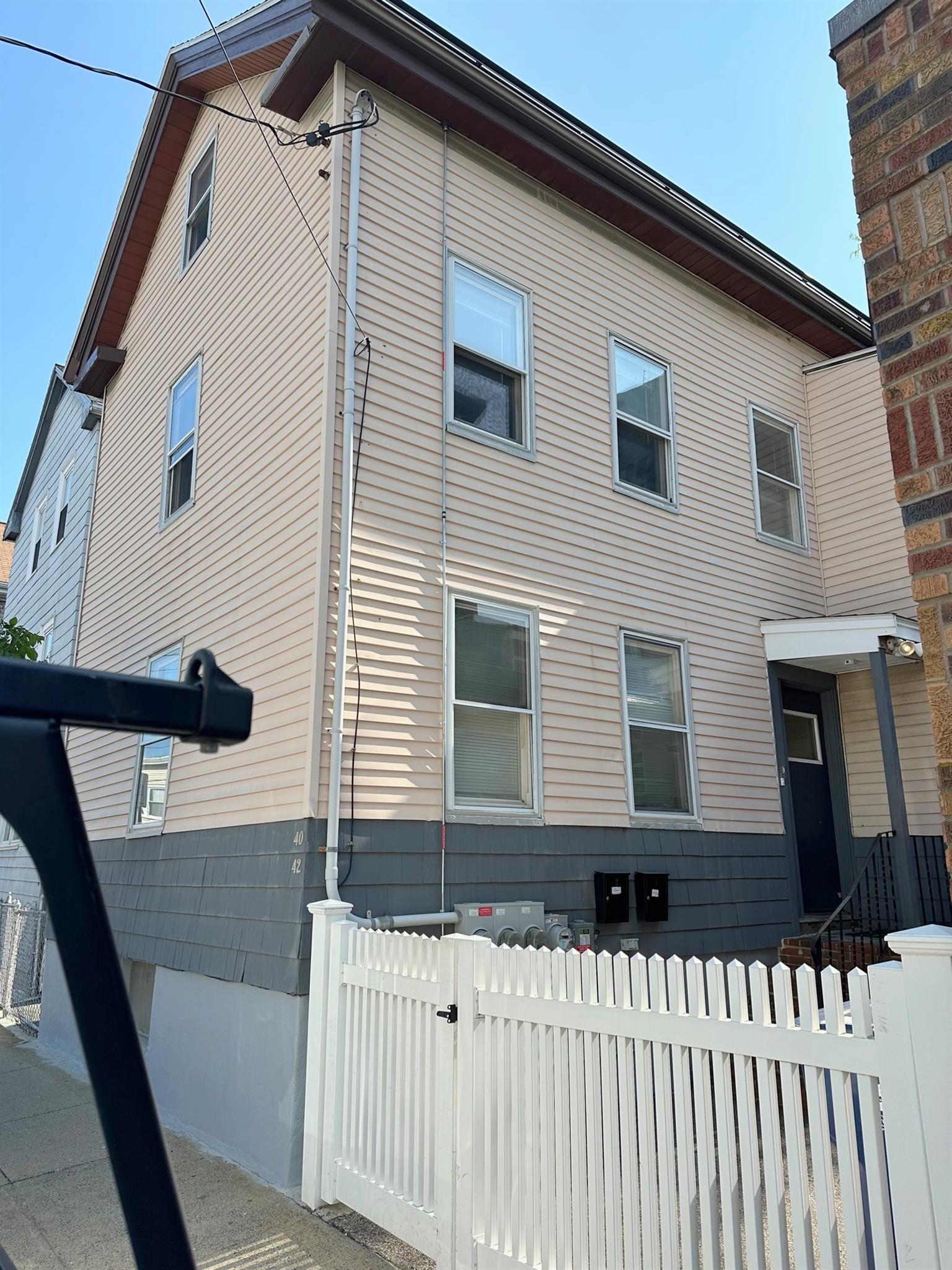 1.5 bed, 1 bath apartment for rent at 40 Warren St Unit 2, Kendall Square — photo 11 of 12