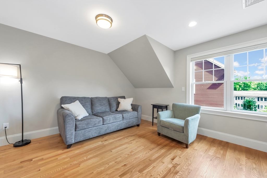 68 Woburn St, Lexington