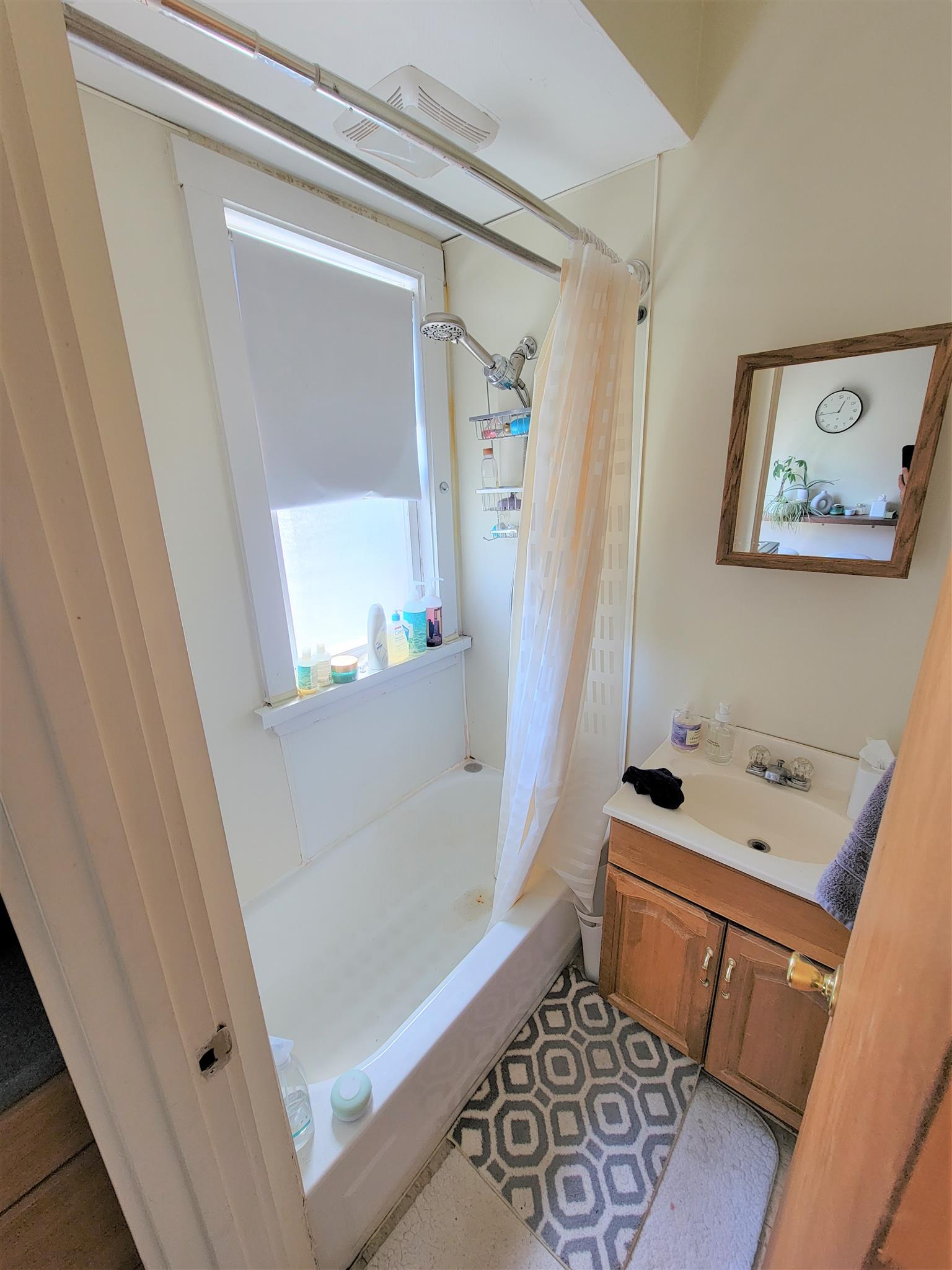 2 bed, 1 bath apartment for rent at 37 Oak Unit 3, Inman Square — photo 3 of 11