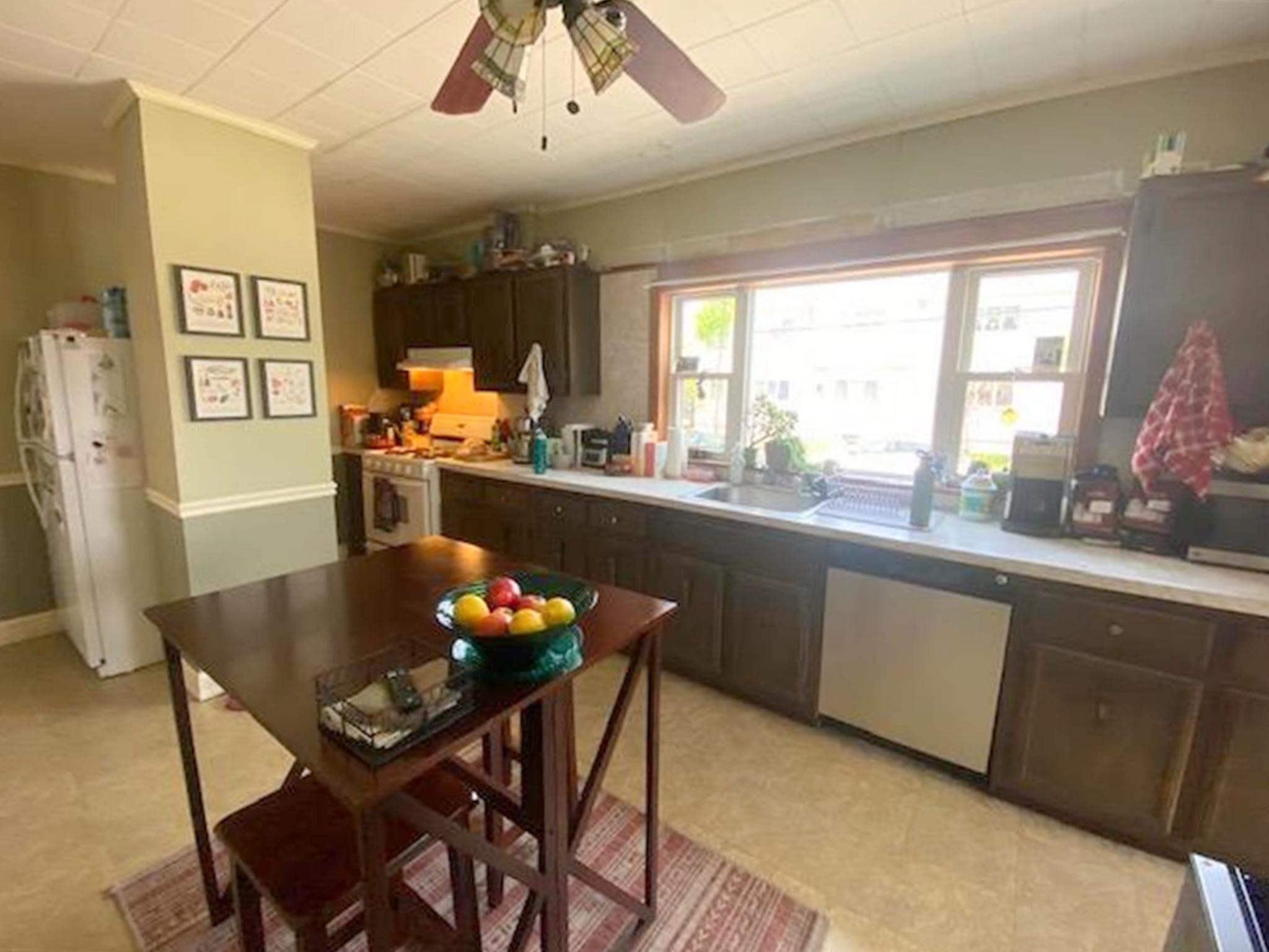 2.5 bed, 1 bath apartment for rent at 51 Bowen Ave Unit 51, Medford — photo 2 of 7