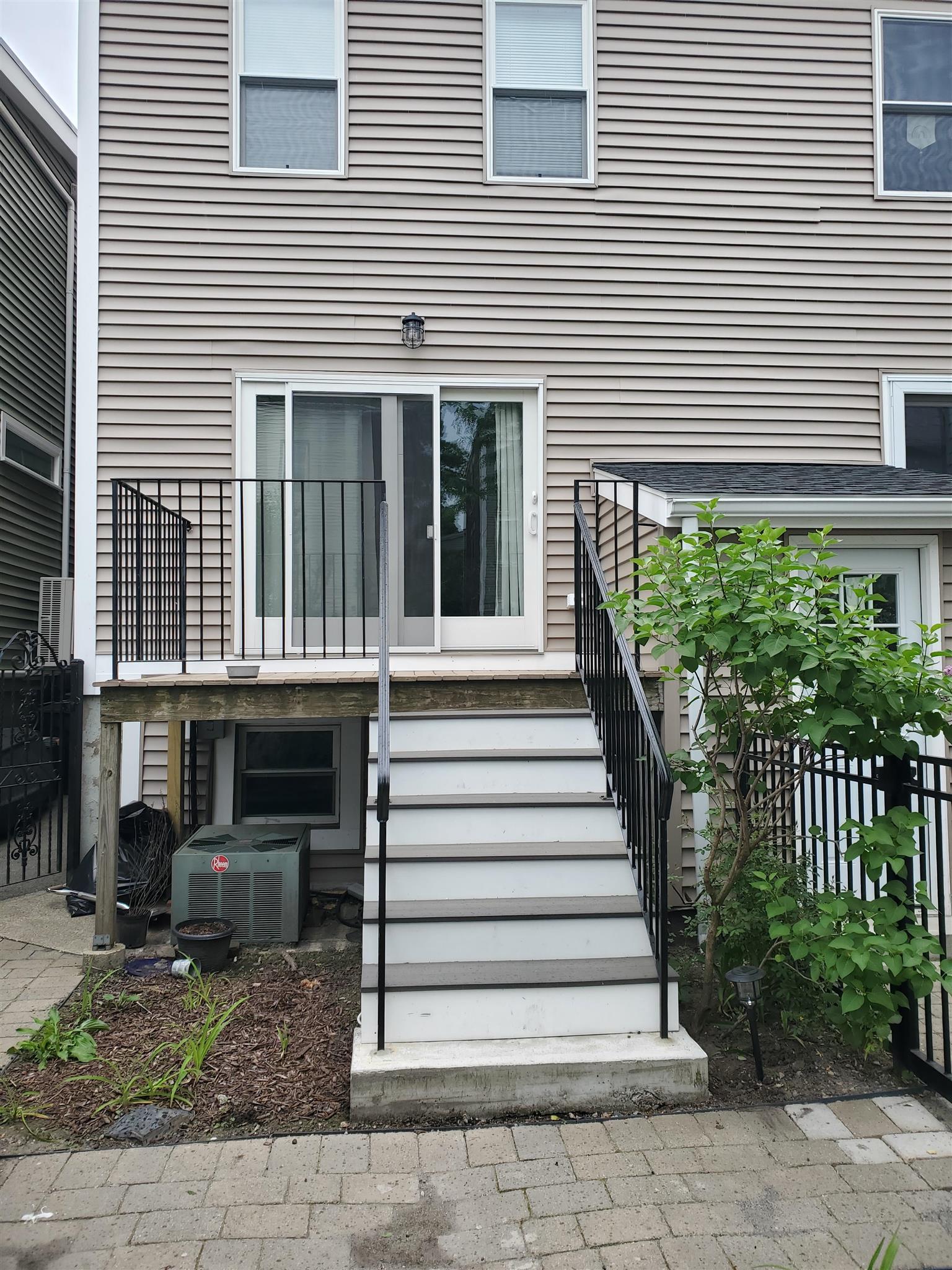 4.5 bed, 1.5 bath apartment for rent at 31 6th St Unit 0, East Cambridge — photo 11 of 15