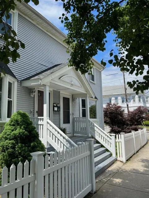 275 Boston Ave, Medford