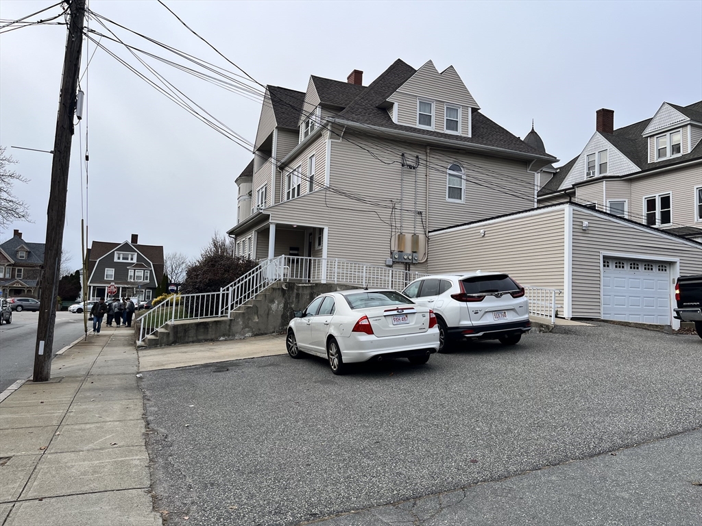 986 Plymouth Ave, Fall River