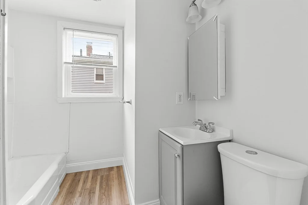 18 St Clair St, East Lynn