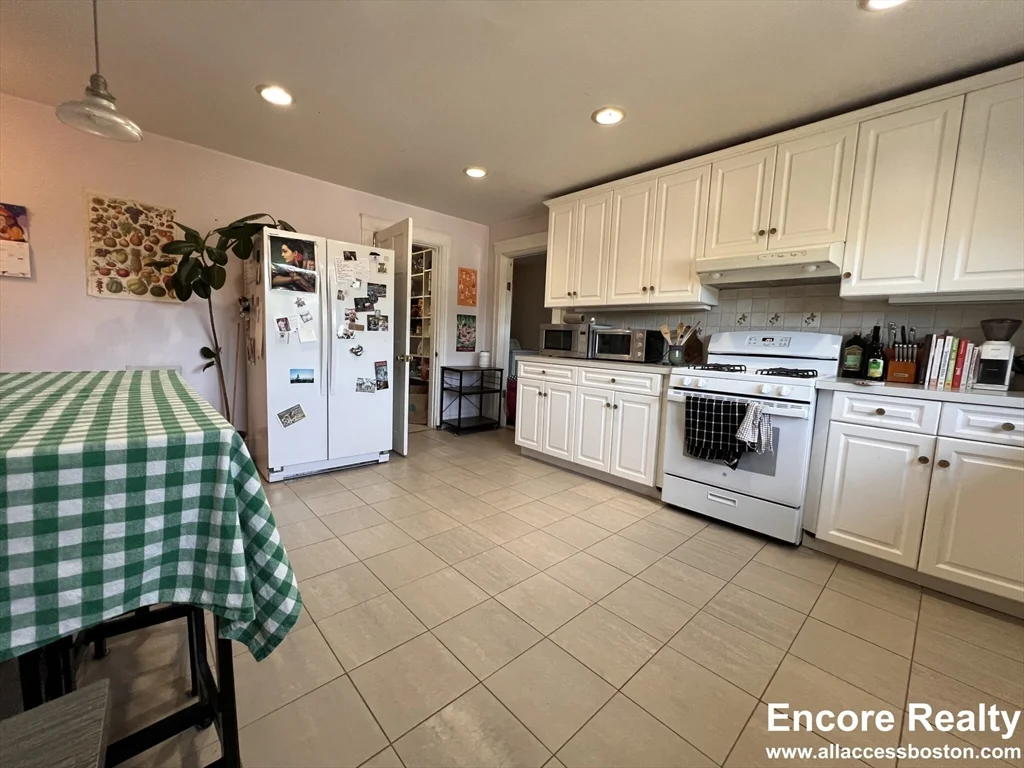 9 Kenwood St, North Brookline