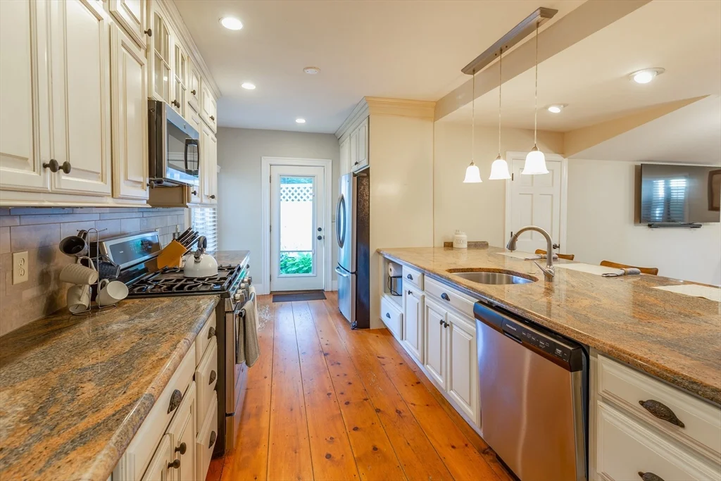 44 Russell St, Downtown