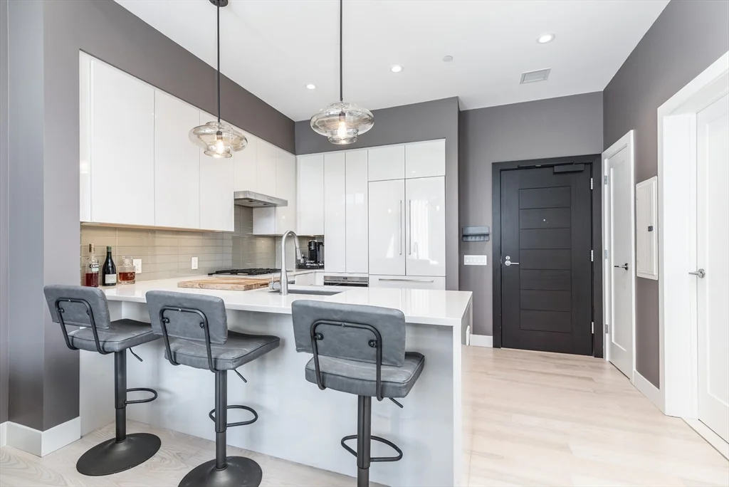 32 Traveler St, South End