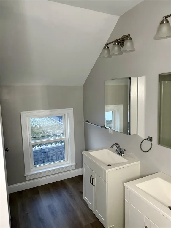 325 Snell, Fall River