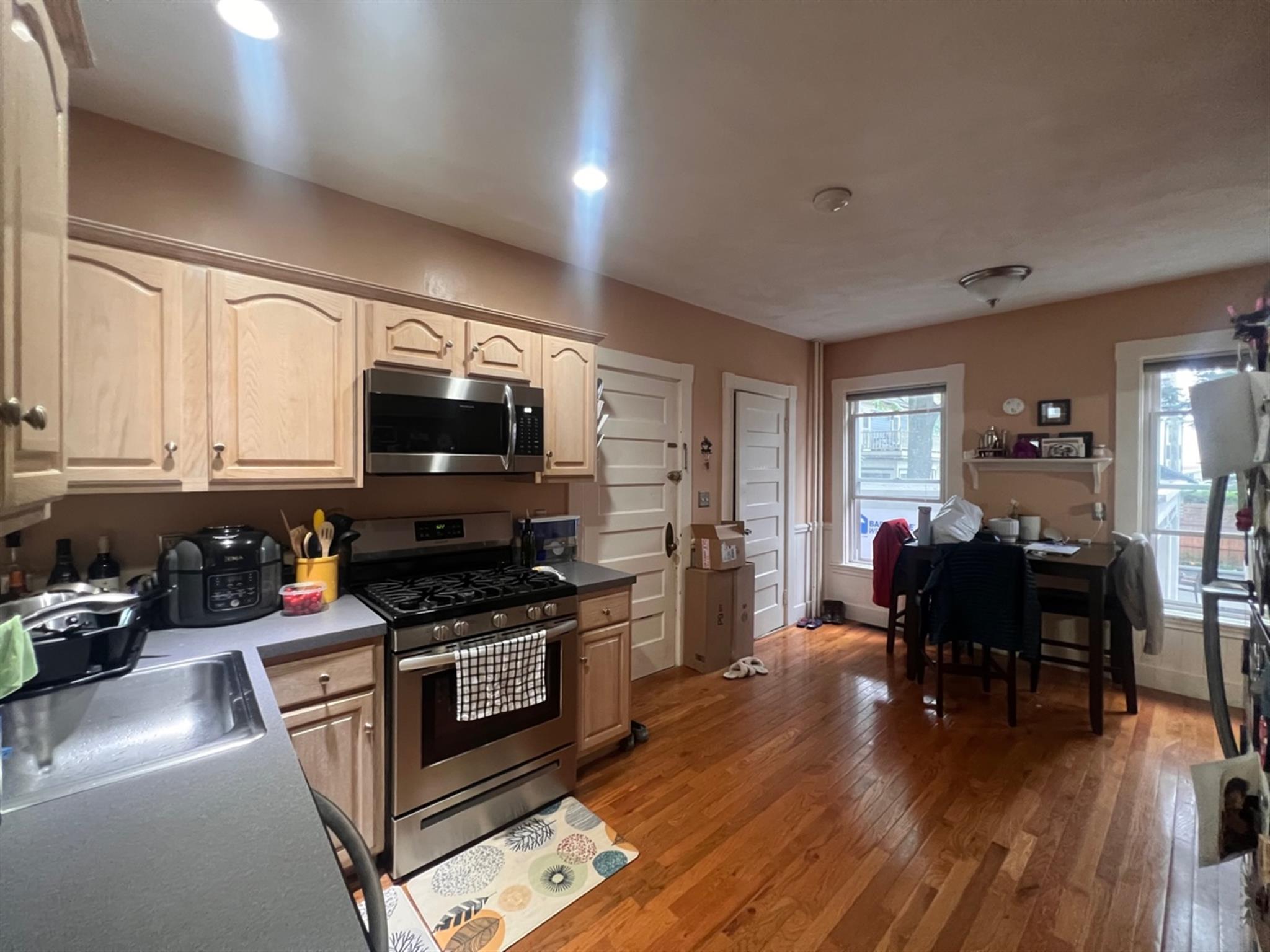 2 bed, 1 bath apartment for rent at 106 College Ave Unit 1R, Tufts — photo 5 of 11