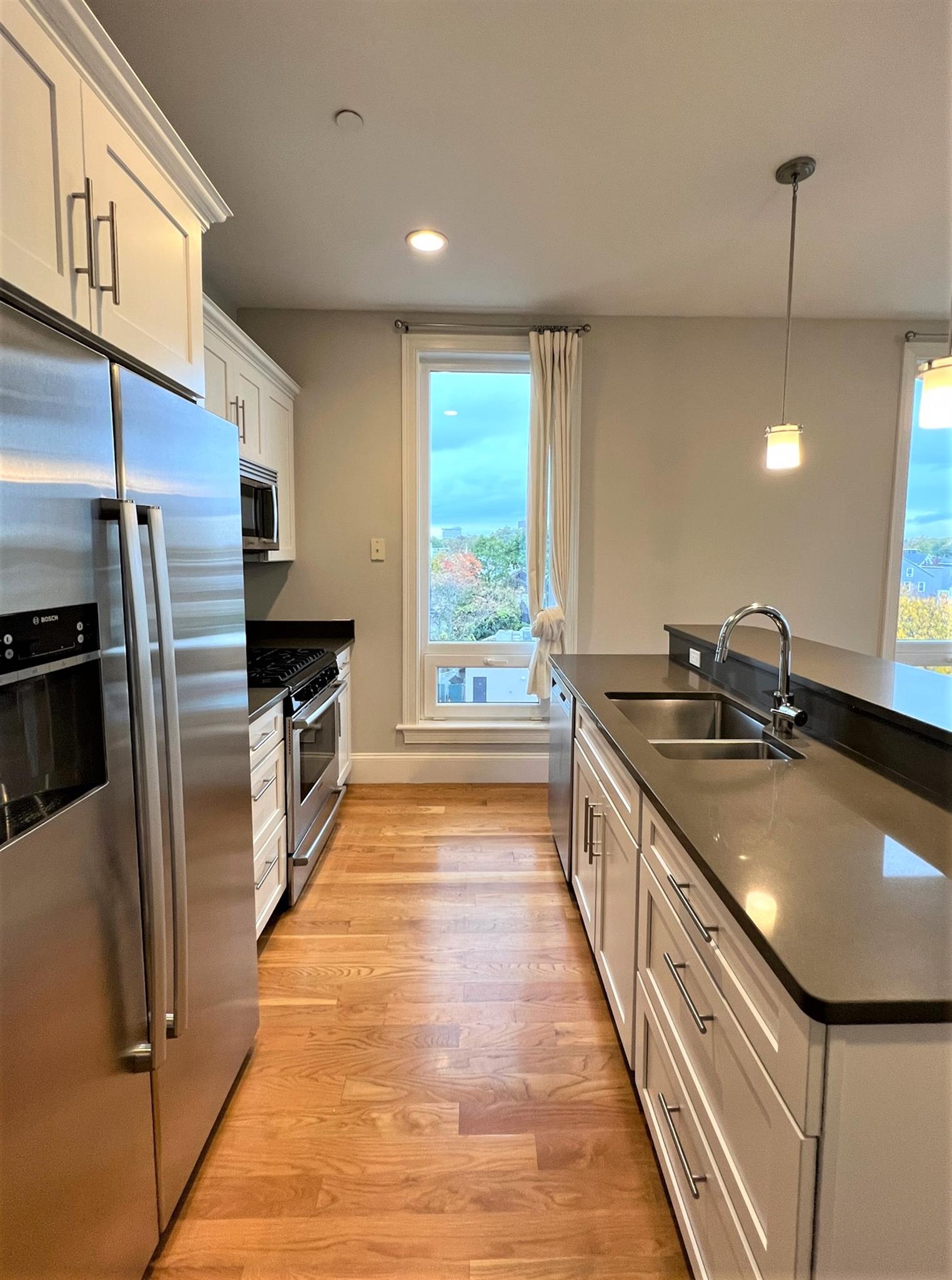 3 bed, 3 bath apartment for rent at 166 Hampshire St Unit 4, Inman Square — photo 3 of 25
