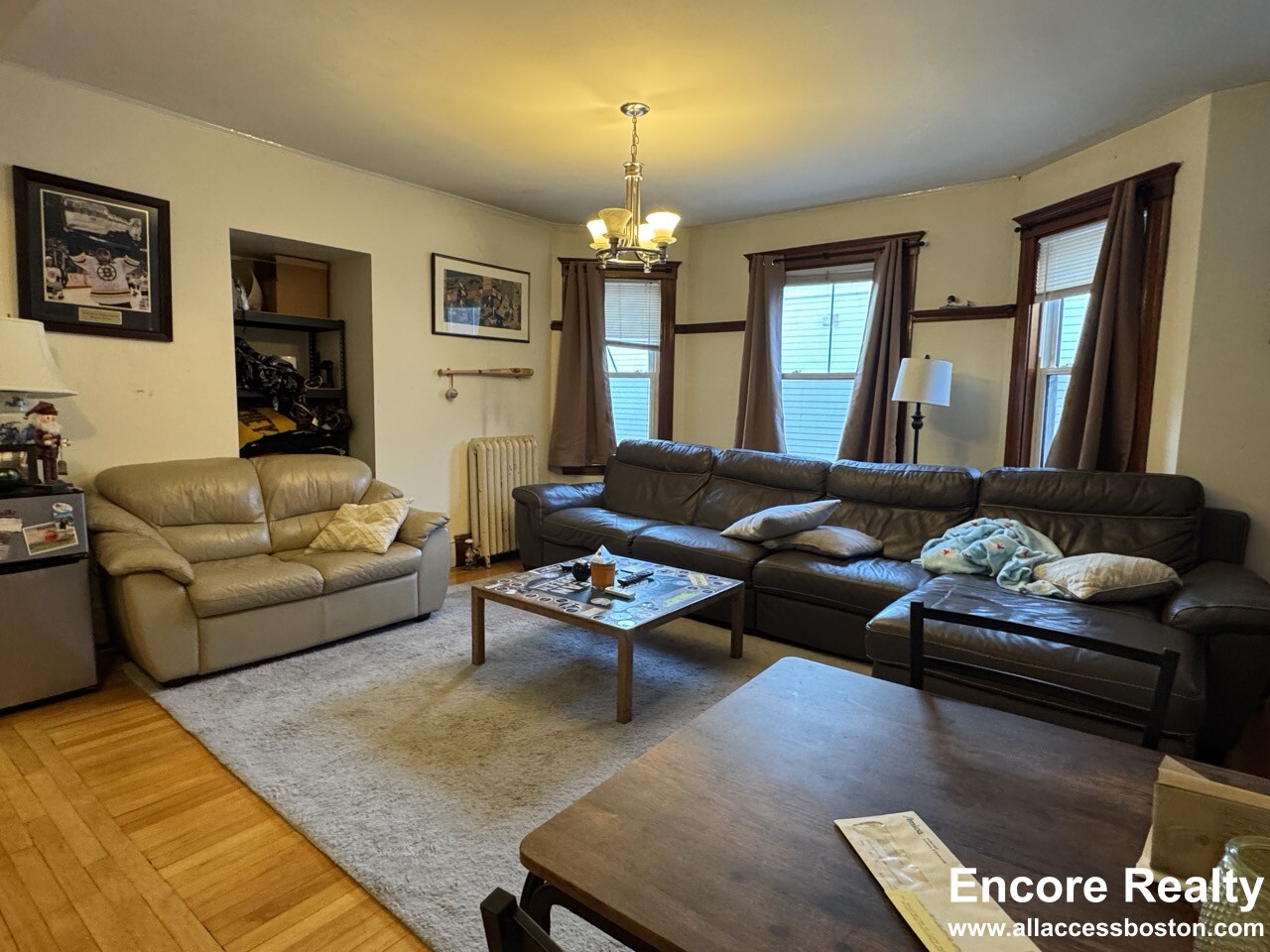 331 Faneuil St, Oak Square