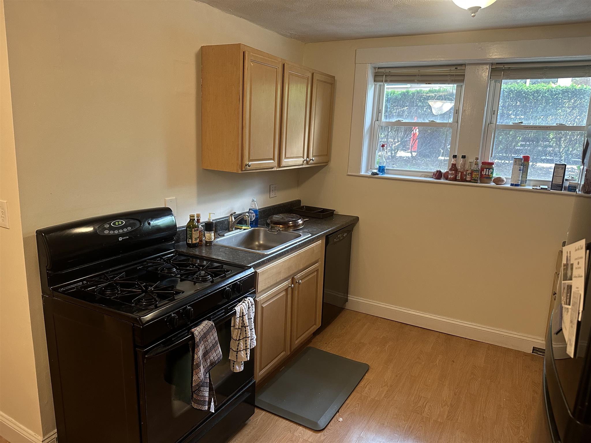 1.5 bed, 1 bath apartment for rent at 38 Day St Unit B, Davis Square — photo 8 of 12
