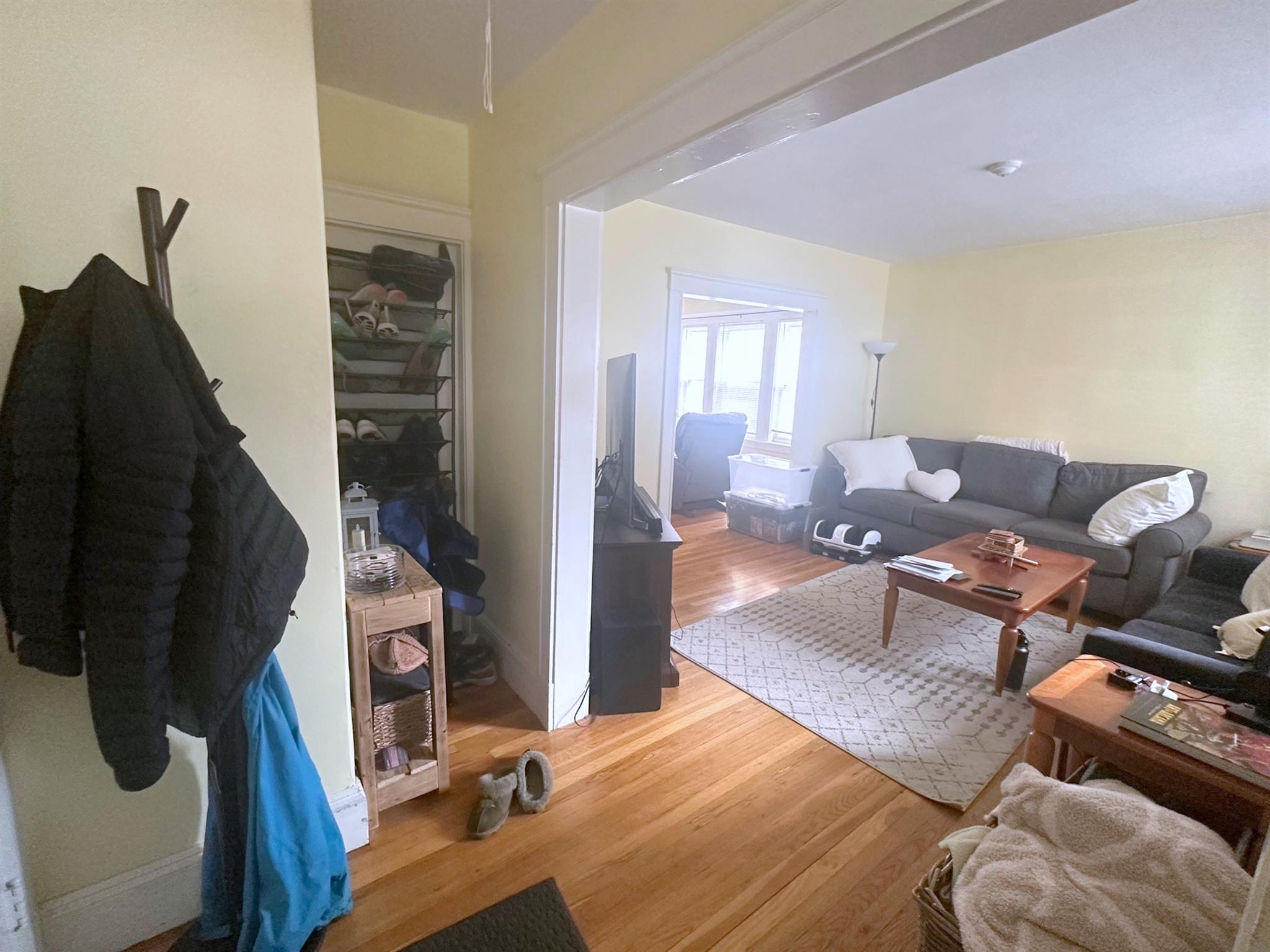 2.5 bed, 1 bath apartment for rent at 11 Mason St Unit 11, Davis Square — photo 2 of 14