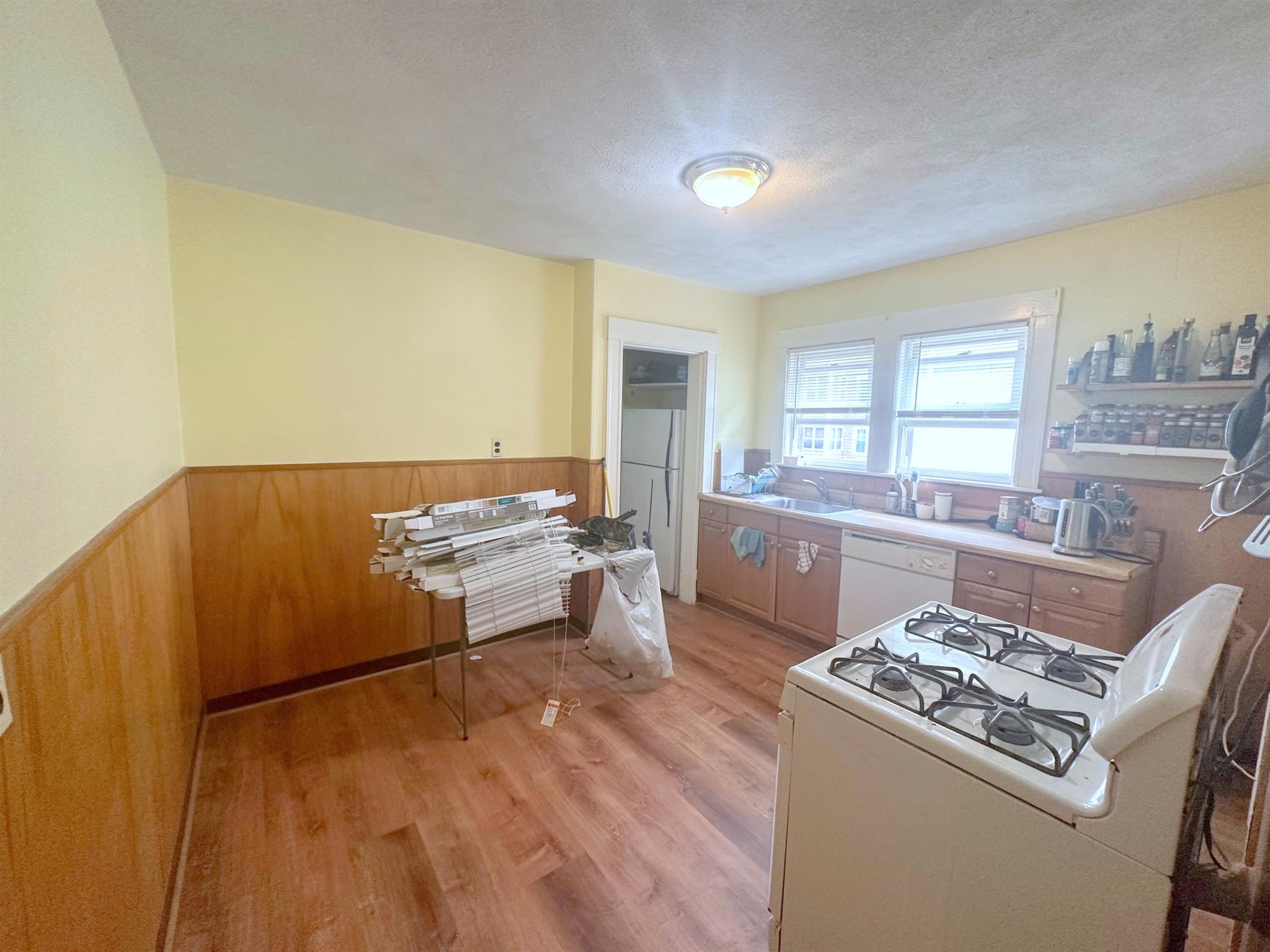 2.5 bed, 1 bath apartment for rent at 11 Mason St Unit 11, Davis Square — photo 4 of 14
