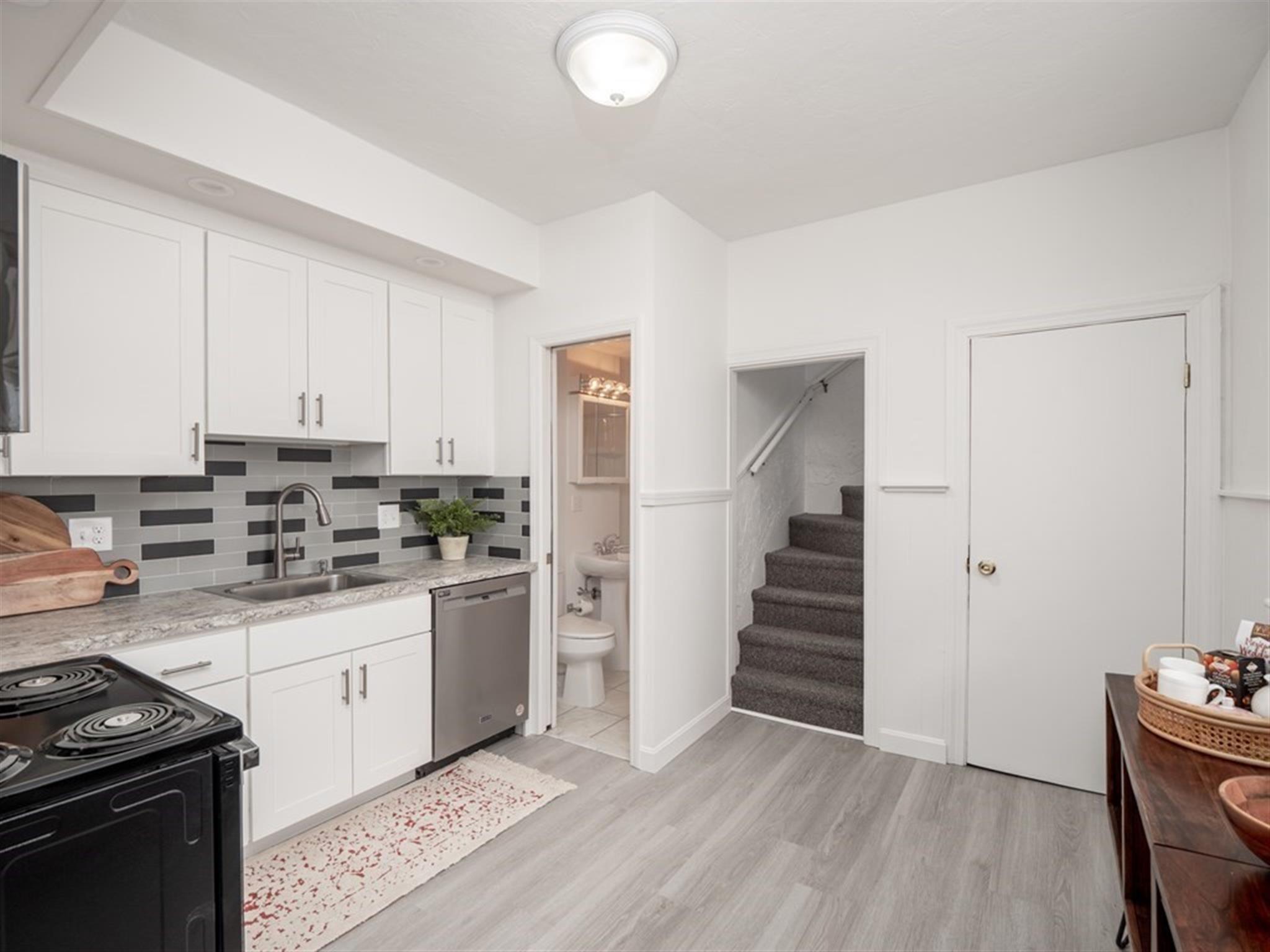 5 bed, 2 bath apartment for rent at 29 Florence St Unit 29, Medford — photo 5 of 21